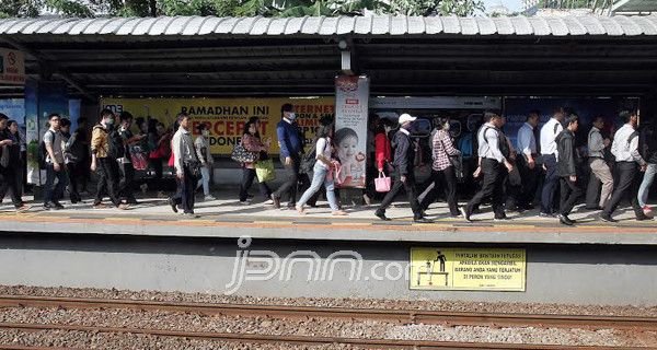 Jadwal Perjalanan KRL Feeder Nambo-Depok Ditambah - JPNN.com