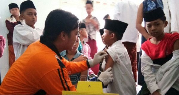 Kabupaten Bekasi Targetkan 1,1 Juta Warga Vaksin Difteri - JPNN.com