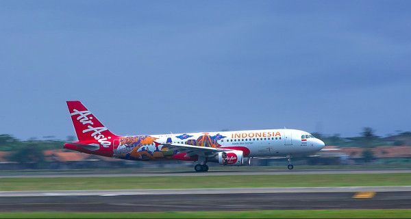 Bus AirAsia Terbakar di Bandara Soekarno Hatta - JPNN.com