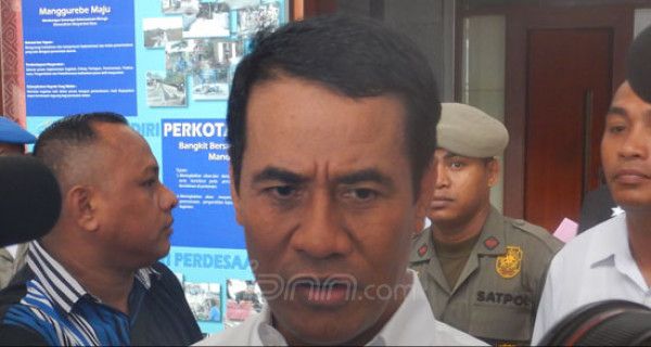 Mulia Sekali, Mentan Berikan Gajinya Untuk Dua Petani Ini - JPNN.com