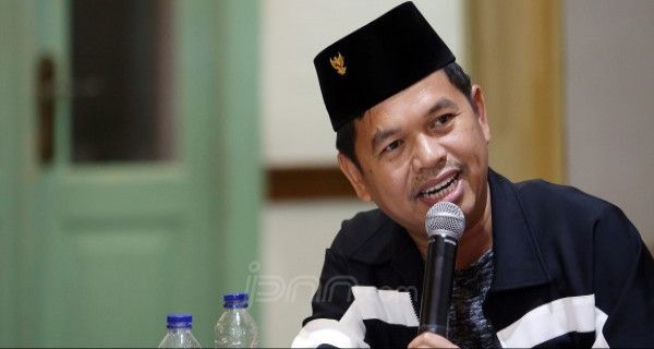 Dedi Mulyadi Bisa Bikin 115 Pedagang Asongan Berhenti Berjualan - JPNN.com