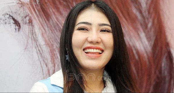 Via Vallen Tak Mau Dibilang Mirip Isyana Sarasvati - JPNN.com