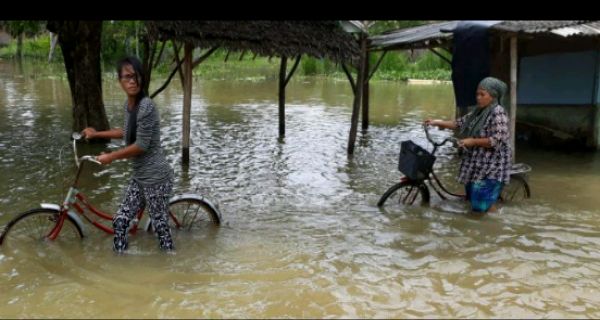 Warga Muaragembong Masih Dilanda Banjir - JPNN.com