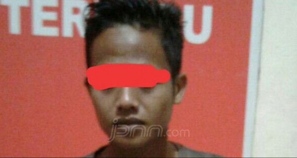 Pria Bejat Gelap Mata Lihat Bu Guru Honorer Sendiri di Rumah - JPNN.com