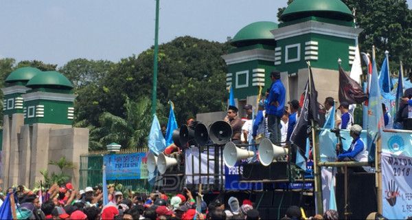 Orasi Fahri Hamzah saat May Day Tajam Banget - JPNN.com