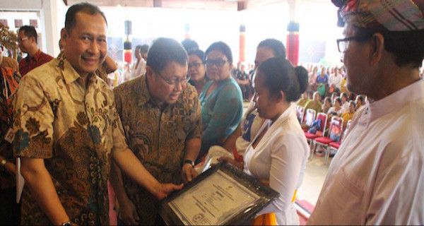 Berkebaya Putih, Ni Balik Sekar Kini Bangga Telah Mandiri - JPNN.com