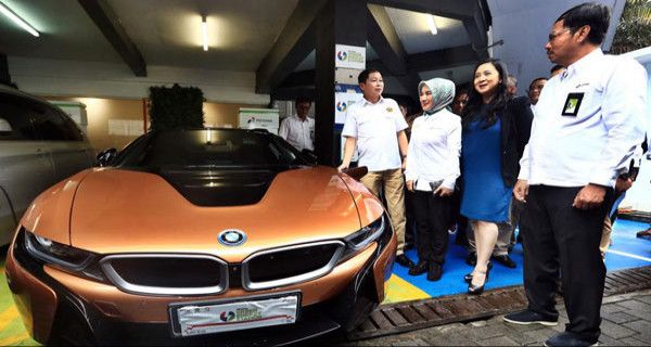 BMW dan Pertamina Dirikan Stasiun Pengisian Mobil Listrik - JPNN.com