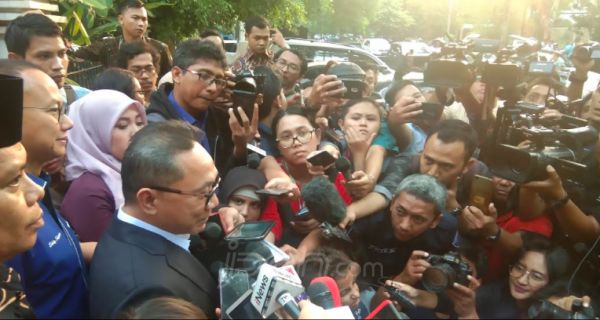Lah, Ketum PAN Mendadak Tinggalkan Kediaman Prabowo Saat Nobar Sidang MK - JPNN.com