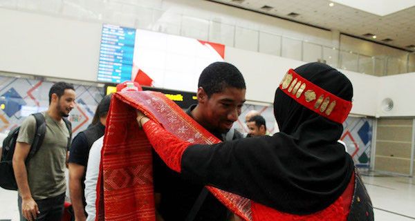 Kalungan Ulos Sambut Peserta Famtrip TA/TO Oman di Medan - JPNN.com