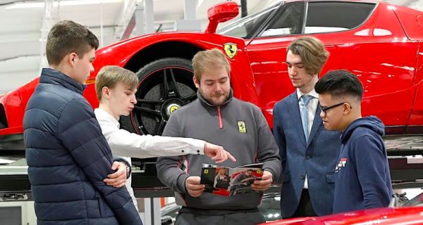 Ferrari Buka Lowongan untuk Siswa Sekolah, Siapa Tahu Ada yang Tertarik - JPNN.com