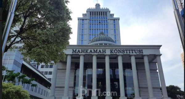 Putusan MK Perlawanan Terbuka terhadap MA, Nuansa Politis Sangat Kental - JPNN.com