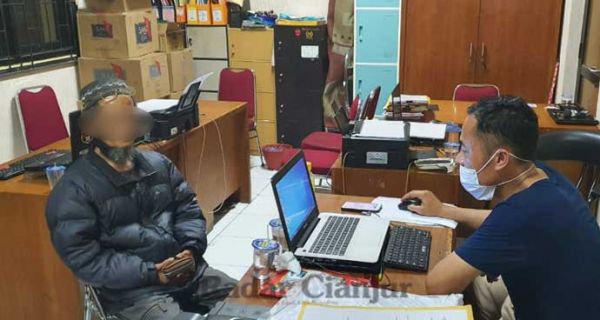 Pria di Cianjur Ditangkap Polisi Gegara Menghina Jokowi Tak Lulus Kuliah di UGM - JPNN.com