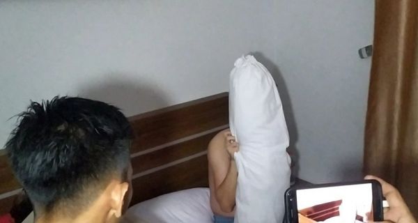 Pasangan Bukan Muhrim Digerebek Saat Asyik Berbuat Terlarang di Kamar Hotel - JPNN.com