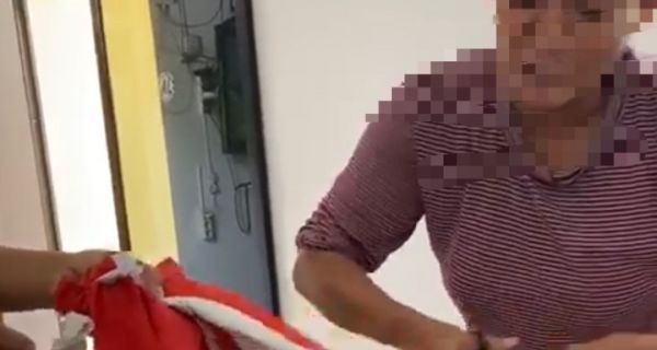 Video Emak-Emak Gunting Bendera Merah Putih, 4 Orang Wanita Dijemput Polisi - JPNN.com