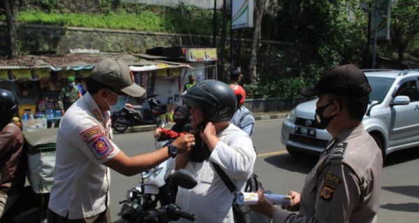 Tekan Covid-19, Petugas Gabungan Kota Sukabumi Gelar Patroli - JPNN.com