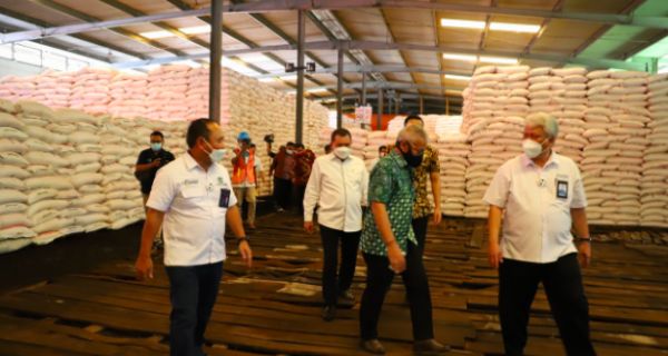 Percepat Distribusi Pupuk di Jabar & Banten, Direksi Pupuk Kujang dan Komisi VI DPR Tinjau ke Gudang - JPNN.com