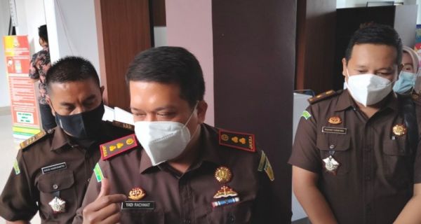 Kejari Tahan Mantan Kades yang Diduga Korupsi Dana Desa Rp 306,7 Juta - JPNN.com