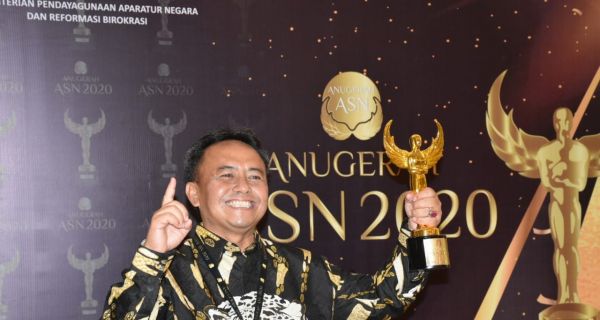 Berkat 2 Inovasi Ini Sekda Sumedang Raih Penghargaan dari KemenPAN-RB - JPNN.com