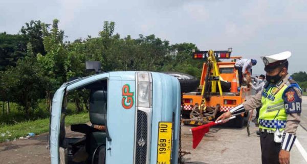 Angkot Sarat Penumpang Kecelakaan di Tol Cipali, 5 Orang Luka Berat - JPNN.com