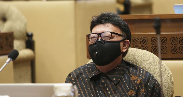 Tjahjo Kumolo Batuk-Batuk Lantaran 3 Vitamin Ini, Anggota DPR Sempat Tegang Lalu Tertawa - JPNN.com