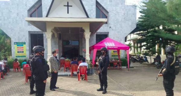 Aksi Bom Bunuh Diri di Gereja Katedral Makassar, Brimob Langsung Patroli ke Sejumlah Gereja di Lampung - JPNN.com