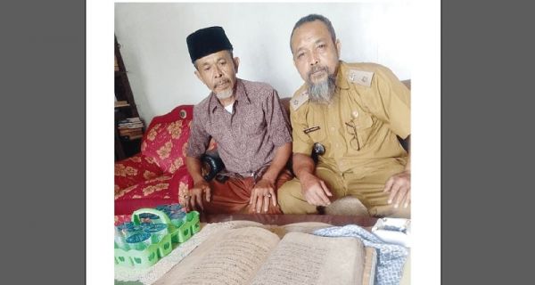 Subhanallah, Al-Qur'an Ini Terbuat dari Kulit Pohon, Ditulis Tangan - JPNN.com