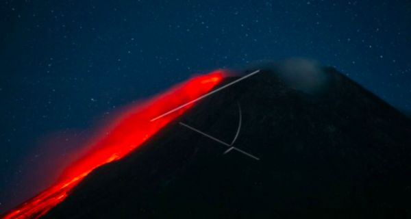 Merapi Mengeluarkan Lava Pijar, Masuk Level Siaga - JPNN.com