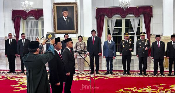 Jokowi Lantik Gus Ipul Jadi Mensos RI Pengganti Tri Rismaharini - JPNN.com