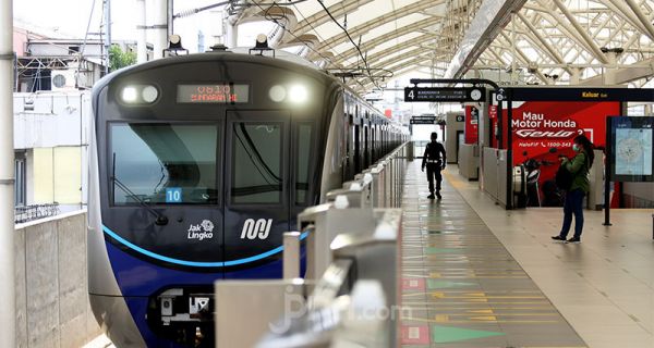 MRT Jakarta Perbaiki Gangguan Kerusakan, Kereta Sudah Beroperasi Normal - JPNN.com