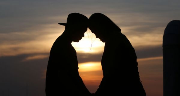 Khusus Wanita yang Menjalin Hubungan Asmara, Ini 6 Tanda Pasangan Ingin Menikah dengan Anda - JPNN.com
