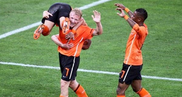 Bermain 'Efektif' Saja, Belanda Melaju - JPNN.com