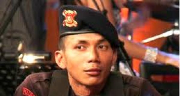 Polisi Cari Penyebar Foto Hot Norman Kamaru - JPNN.com