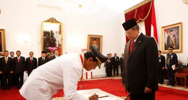 Sultan Resmi Gubernur, Warga Tumpengan di Malioboro - JPNN.com