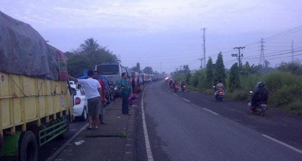 Dari Bekasi Jam 8 Malam, Jam 7 Pagi Masih di Cikampek - JPNN.com