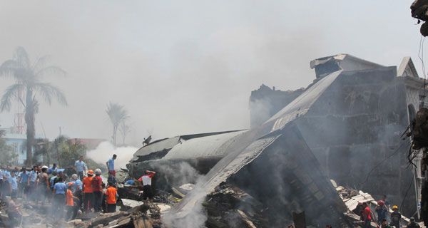 Bupati Natuna Carter Pesawat Menerbangkan Keluarga Korban ke Medan - JPNN.com