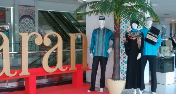 Gamis Hitam ala Arabia Jadi Tren Lagi - JPNN.com