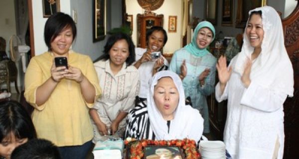 Ibu Sinta Nuriyah Ajak Berbagi di Bulan Ramadan - JPNN.com