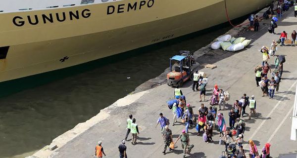 Penumpang Membludak, Kapal Kargo Boleh Angkut Pemudik - JPNN.com