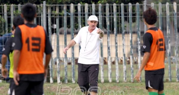 Alfred Riedl Kurang Berminat - JPNN.com