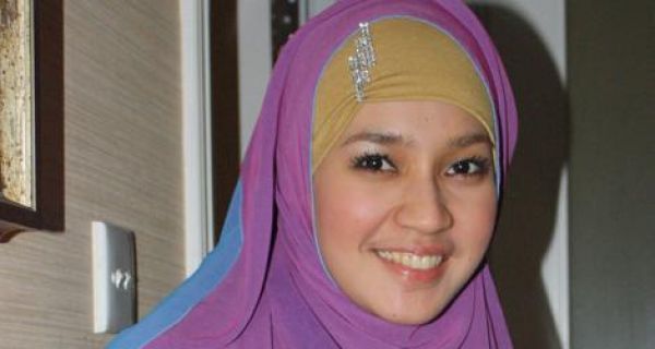 Dhini Aminarti Takut Tampar Suami - JPNN.com