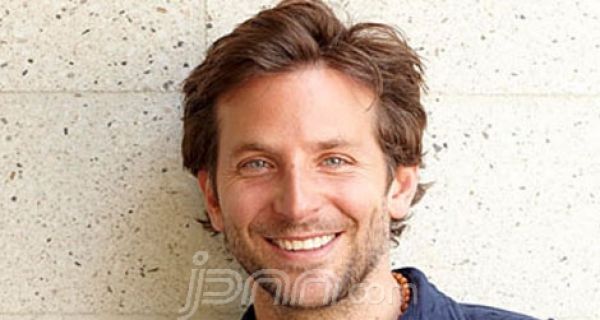 Bradley Cooper Ingin Selalu Bisa Mencintai - JPNN.com