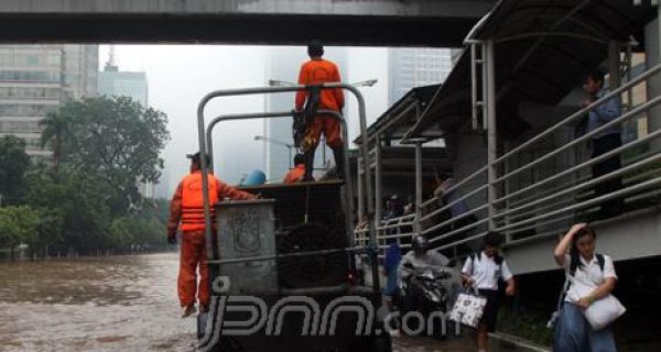 Sekolah Liburkan, PNS Tetap Kerja - JPNN.com