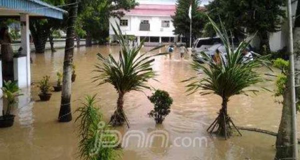 Banjir, Dinilai Salahnya Pemda - JPNN.com