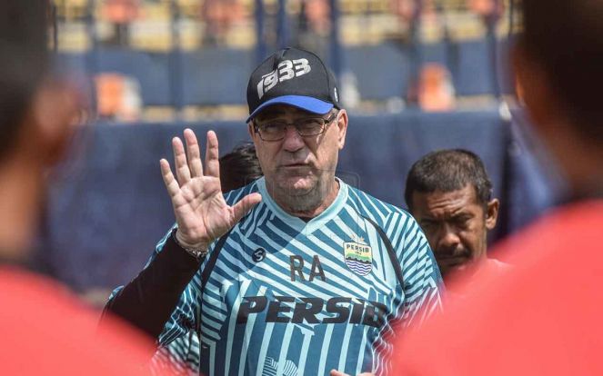 Coach Robert Ungkap Alasan Liga 1 Musim 2021 Lebih Sulit, Mendadak Sentil Bali United  - JPNN.com Bali