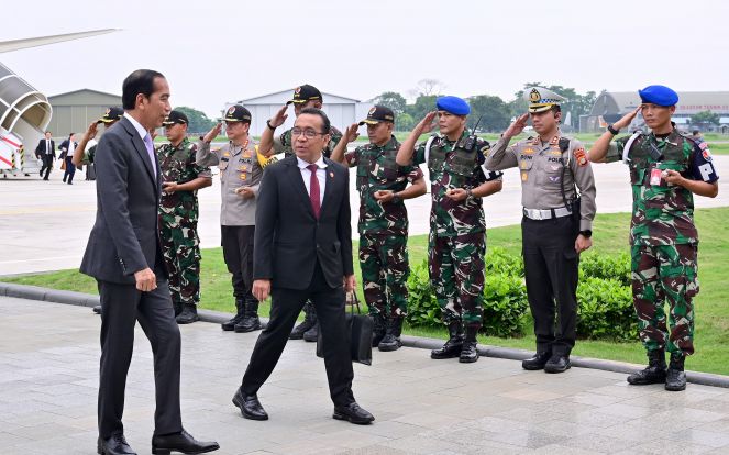Jokowi Tiba di Indonesia, Lihat Siapa Menteri yang Mendampingi - JPNN.com