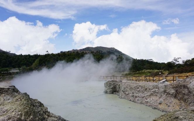 Jelang Libur Nataru, Status Gunung Dieng Naik ke Level Waspada - JPNN.com