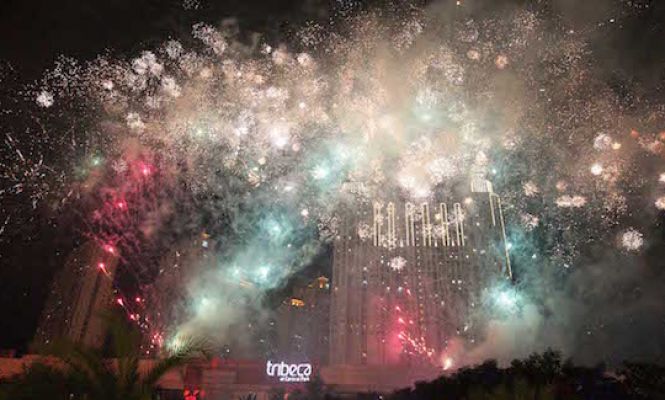 Pesta Kembang Api Ramaikan Langit Jakarta