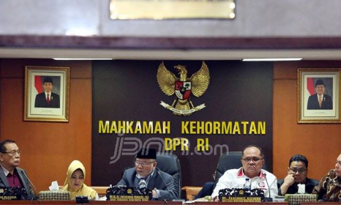 Harap-harap Cemas di Tengah Putusan Sidang MKD