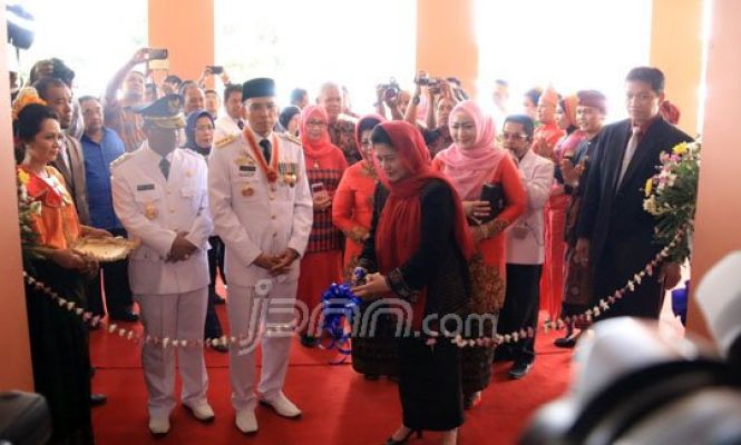 Menkes Nila F Moeloek Resmikan Gedung Baru RSUP NTB