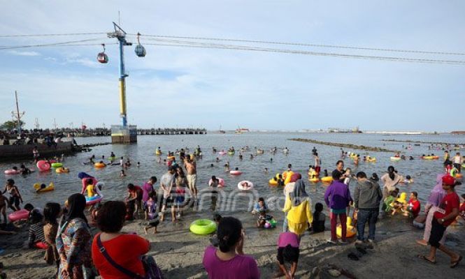 Dari Siang, Pantai Ancol Mulai Diserbu Pengunjung